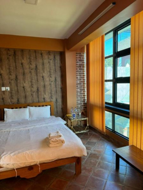 loo niva guest house studio apartment with balcony